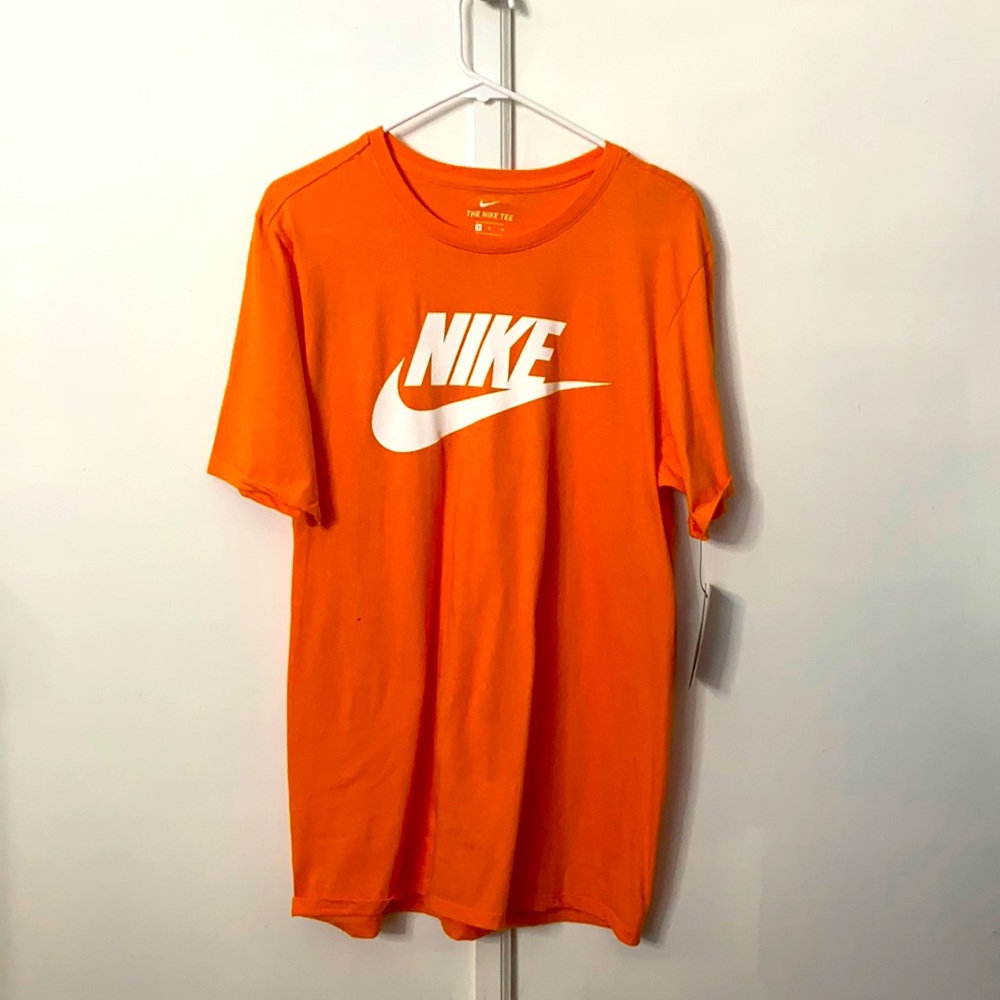 Authentic Nike T-Shirt men’s Medium With Tags Crew